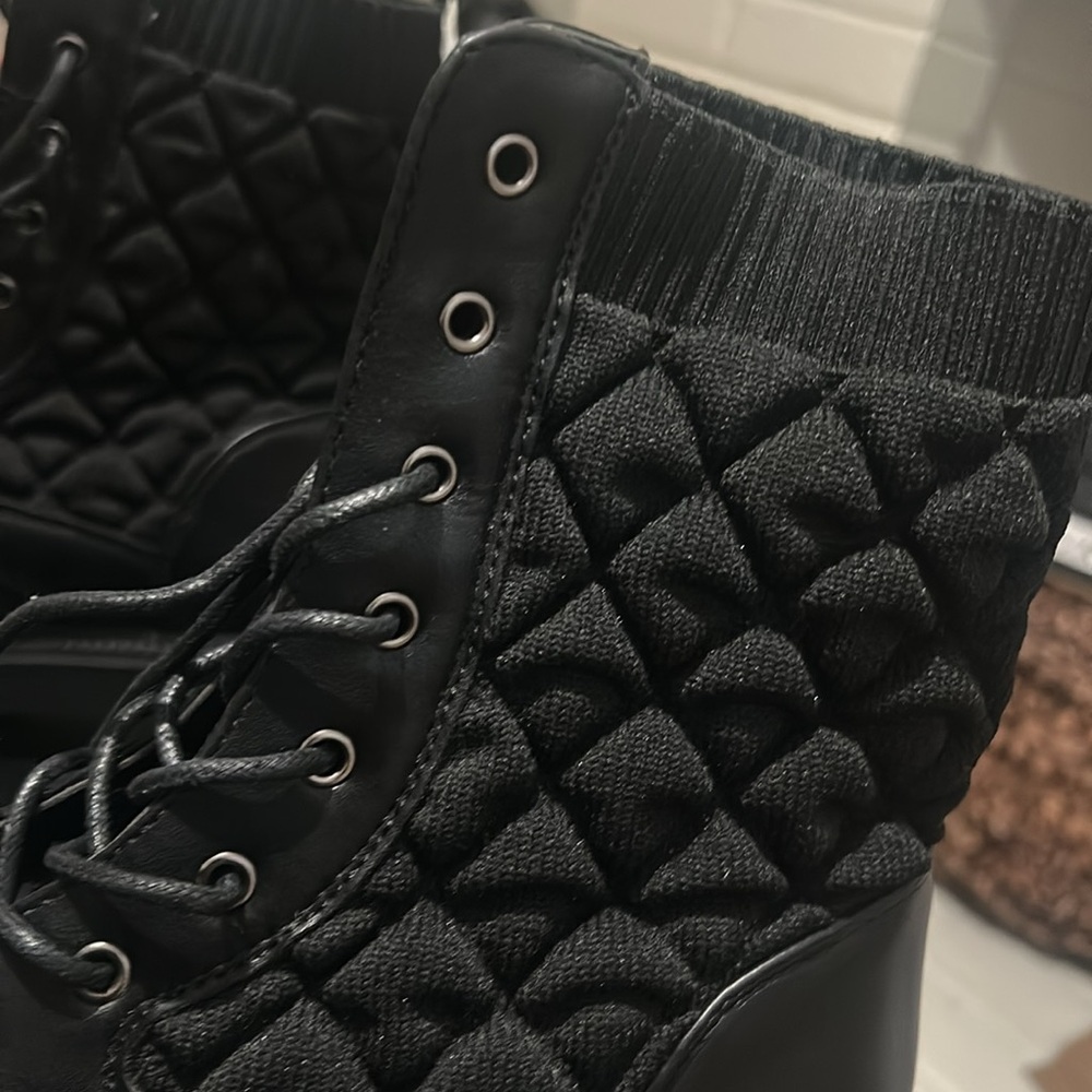 🆕White Mountain Leather Quilted Lace-Up Boots - Picture 3 of 5
